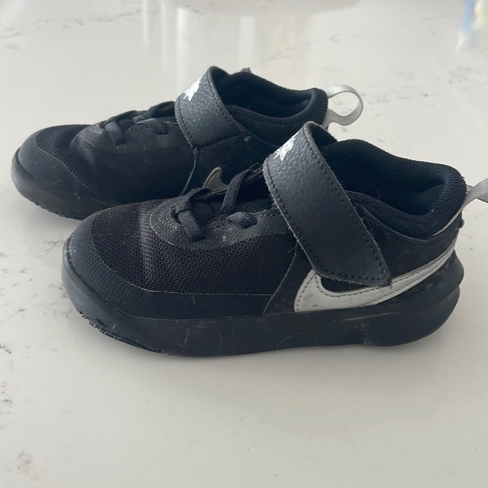 Boys Nike No Tie Sneaker